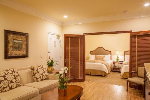 Best Western Plus Sunset Plaza Hotel - image 24