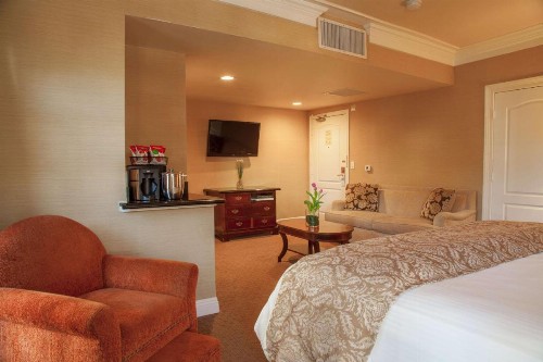 Best Western Plus Sunset Plaza Hotel - image 27