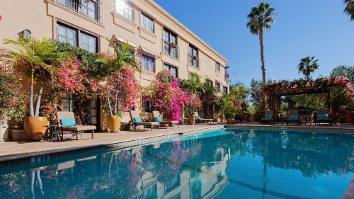 Best Western Plus Sunset Plaza Hotel - image 9