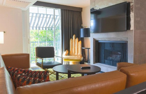 Montrose at Beverly Hills - image 23