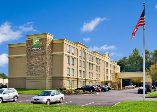 Holiday Inn Express & Suites West Long Branch - Eatontown an IHG Hotel - image 1