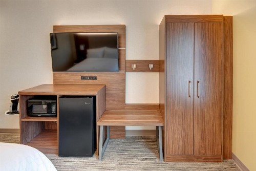Holiday Inn Express & Suites West Long Branch - Eatontown an IHG Hotel - image 15