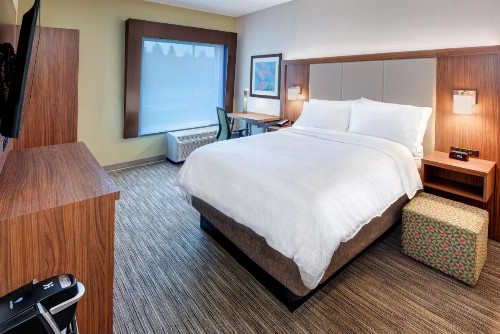 Holiday Inn Express & Suites West Long Branch - Eatontown an IHG Hotel - image 3