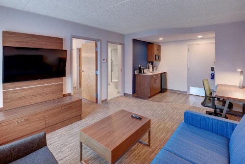 Holiday Inn Express & Suites West Long Branch - Eatontown an IHG Hotel - image 4
