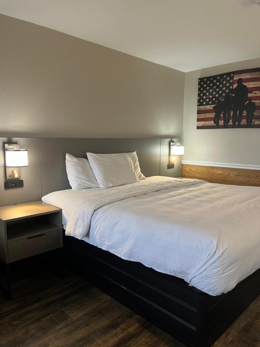 Hallmarc Inn & Suites of West Memphis - image 2