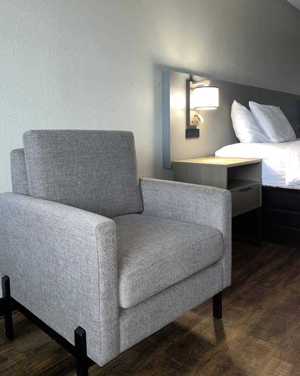Hallmarc Inn & Suites of West Memphis - image 4