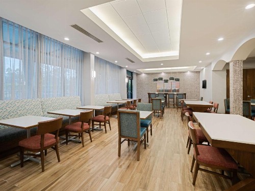 Hampton Inn West Palm Beach-Florida Turnpike - image 45