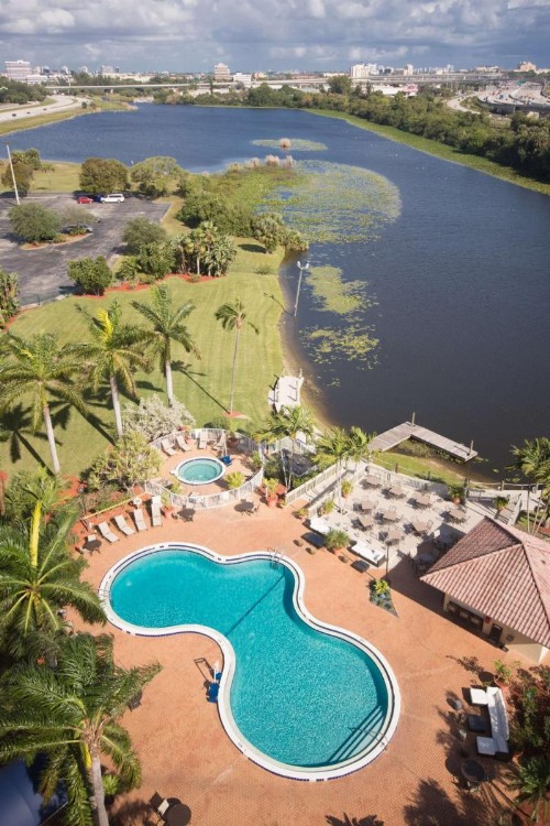 Hilton Palm Beach Airport - image 20