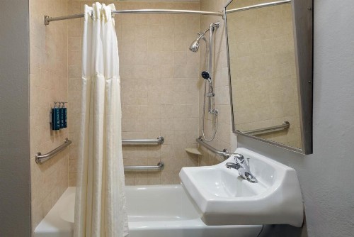 DoubleTree by Hilton West Palm Beach Airport - image 17
