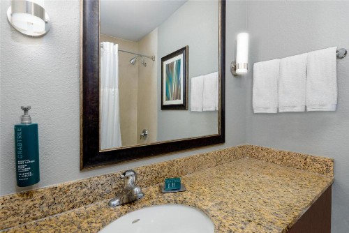 DoubleTree by Hilton West Palm Beach Airport - image 24