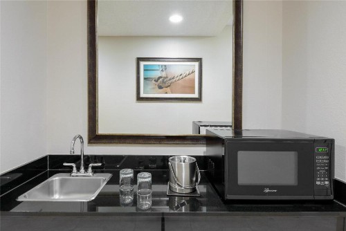 DoubleTree by Hilton West Palm Beach Airport - image 29