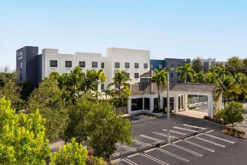 Hilton Garden Inn West Palm Beach Airport - image 2