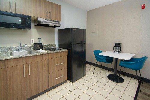 Studio 6-West Palm Beach FL - image 5