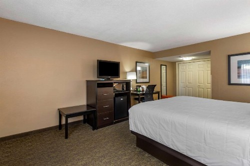 Best Western Palm Beach Lakes - image 12