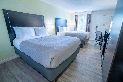 Quality Inn Palm Beach International Airport - image 10