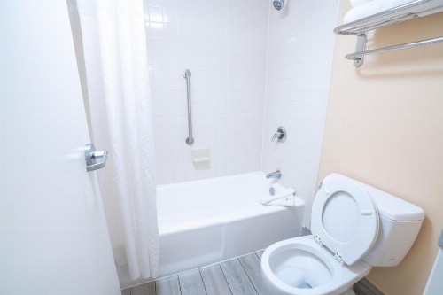Quality Inn Palm Beach International Airport - image 13