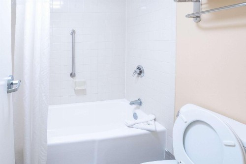 Quality Inn Palm Beach International Airport - image 16