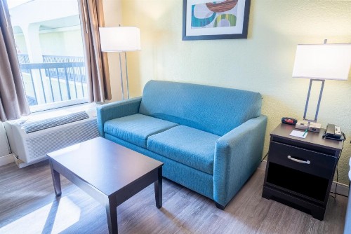 Quality Inn Palm Beach International Airport - image 17