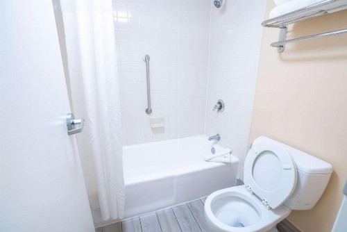 Quality Inn Palm Beach International Airport - image 2