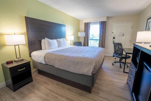 Quality Inn Palm Beach International Airport - image 25