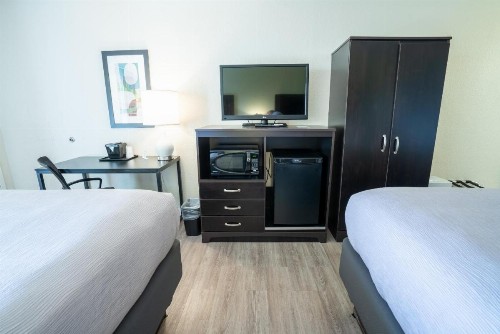 Quality Inn Palm Beach International Airport - image 3