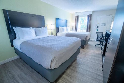 Quality Inn Palm Beach International Airport - image 4