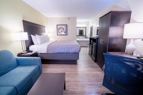 Quality Inn Palm Beach International Airport - image 5