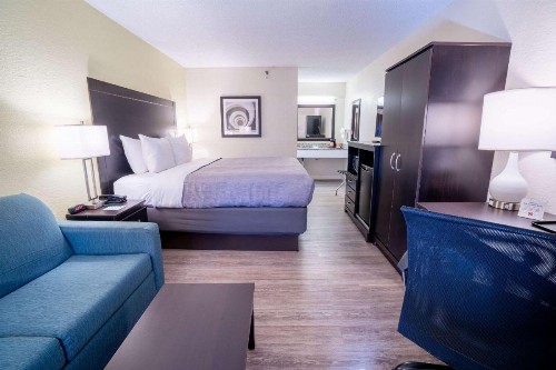 Quality Inn Palm Beach International Airport - image 7