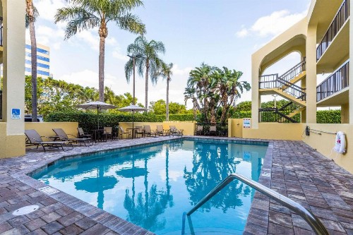 Quality Inn Palm Beach International Airport - image 9