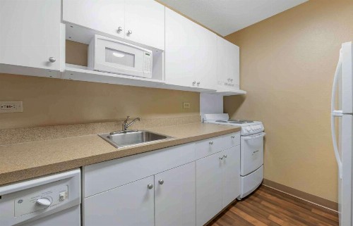 Extended Stay America Suites - West Palm Beach - Northpoint Corporate Park - image 12