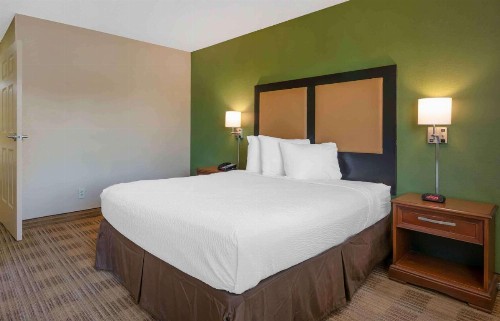 Extended Stay America Suites - West Palm Beach - Northpoint Corporate Park - image 2
