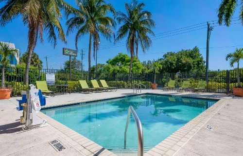 Extended Stay America Suites - West Palm Beach - Northpoint Corporate Park - image 5