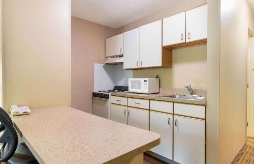Extended Stay America Suites - West Palm Beach - Northpoint Corporate Park - image 8
