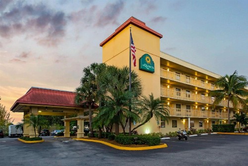 La Quinta Inn by Wyndham West Palm Beach - Florida Turnpike - image 17