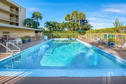 La Quinta Inn by Wyndham West Palm Beach - Florida Turnpike - image 21