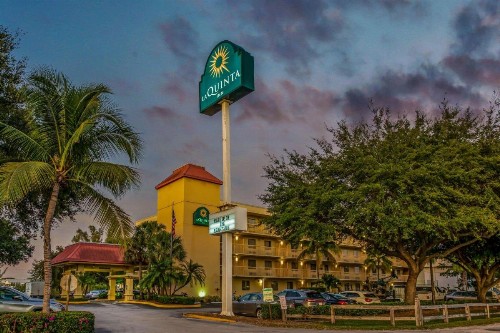 La Quinta Inn by Wyndham West Palm Beach - Florida Turnpike - image 25