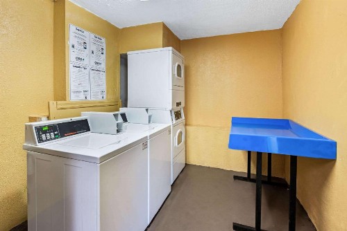 La Quinta Inn by Wyndham West Palm Beach - Florida Turnpike - image 35
