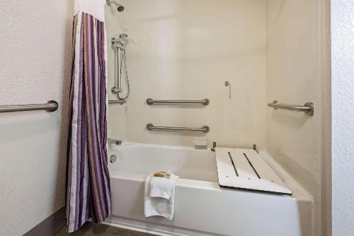 La Quinta Inn by Wyndham West Palm Beach - Florida Turnpike - image 37