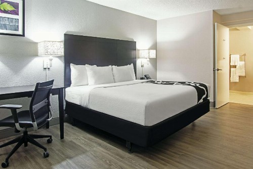 La Quinta Inn by Wyndham West Palm Beach - Florida Turnpike - image 38