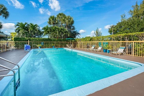 La Quinta Inn by Wyndham West Palm Beach - Florida Turnpike - image 39