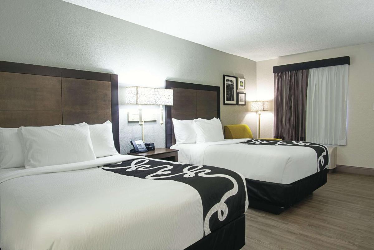 La Quinta Inn by Wyndham West Palm Beach - Florida Turnpike - image 4