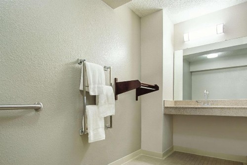 La Quinta Inn by Wyndham West Palm Beach - Florida Turnpike - image 48