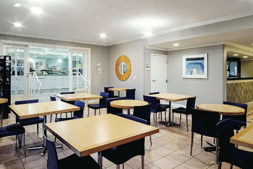 La Quinta Inn by Wyndham West Palm Beach - Florida Turnpike - image 5