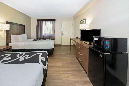 La Quinta Inn by Wyndham West Palm Beach - Florida Turnpike - image 7