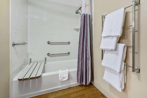 La Quinta by Wyndham West Palm Beach Airport - image 14