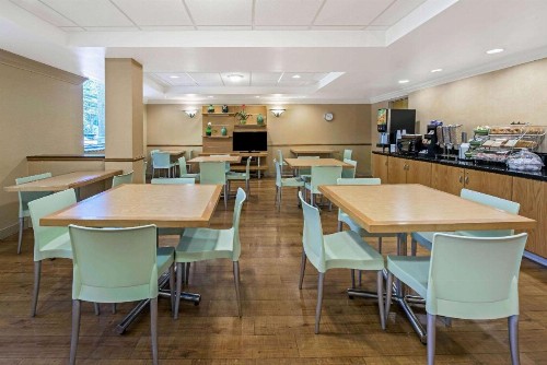 La Quinta by Wyndham West Palm Beach Airport - image 21