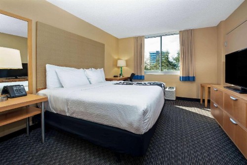 La Quinta by Wyndham West Palm Beach Airport - image 23