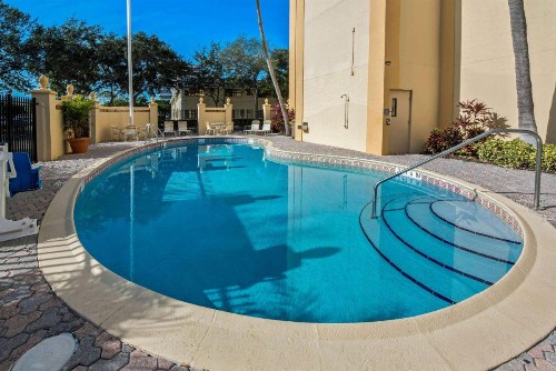 La Quinta by Wyndham West Palm Beach Airport - image 30