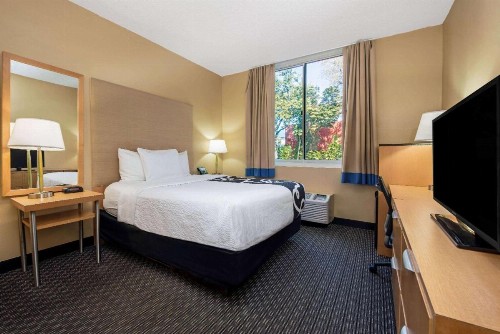 La Quinta by Wyndham West Palm Beach Airport - image 37