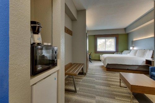 Holiday Inn Express West Palm Beach Metrocentre an IHG Hotel - image 44